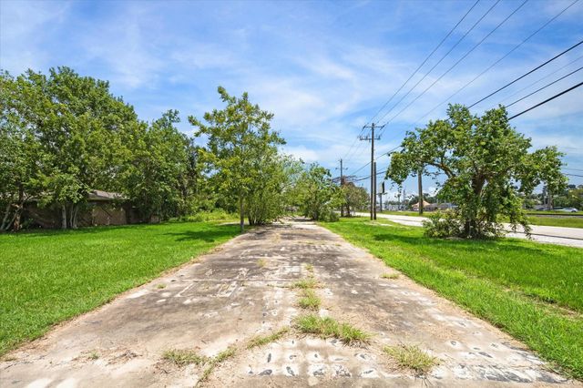 408 N Oak Street, Texas City, TX 77591