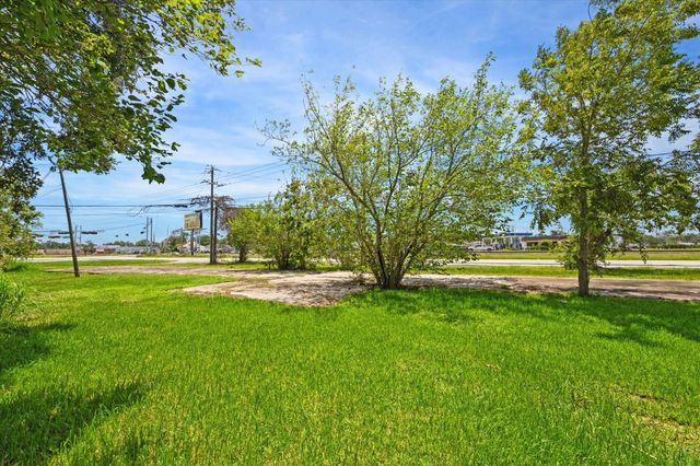 408 N Oak Street, Texas City, TX 77591