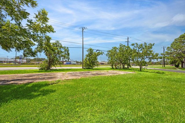 408 N Oak Street, Texas City, TX 77591