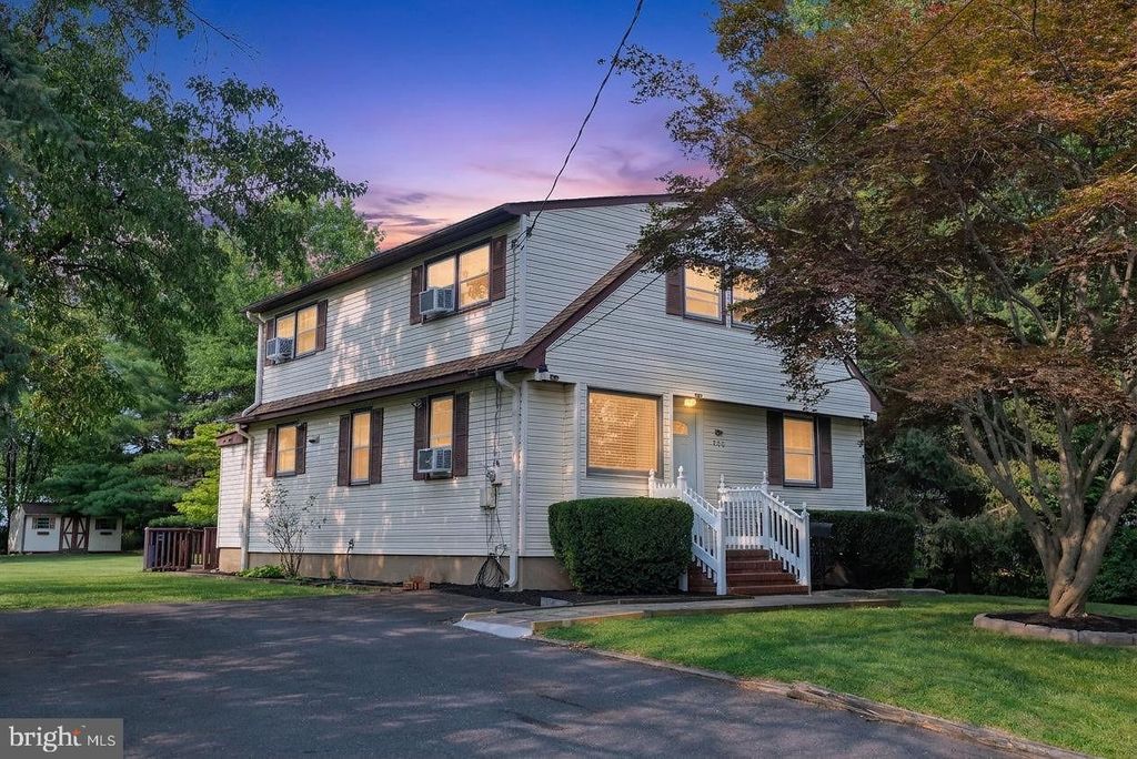 200 WILSON AVE, Hightstown, NJ 08520