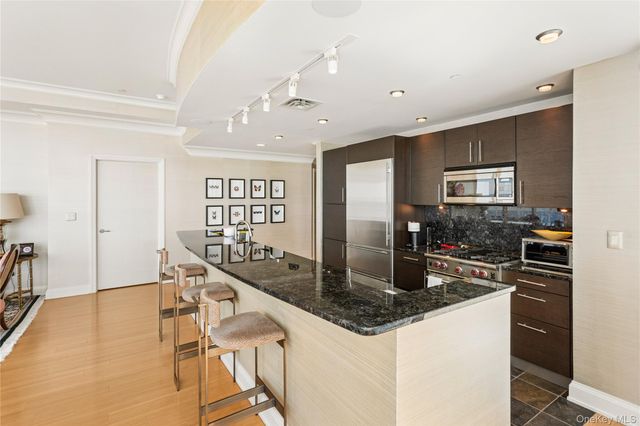 403 E Boardwalk 806, Long Beach, NY 11561