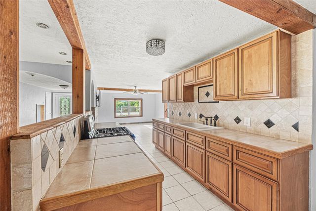 7228 Highland Bayou Drive, Hitchcock, TX 77563