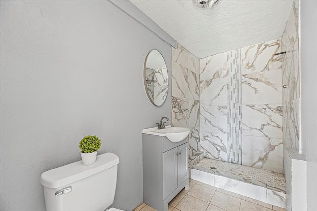 7228 Highland Bayou Drive, Hitchcock, TX 77563