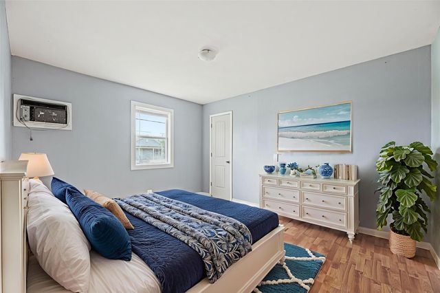 7228 Highland Bayou Drive, Hitchcock, TX 77563