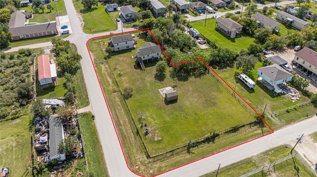 7228 Highland Bayou Drive, Hitchcock, TX 77563