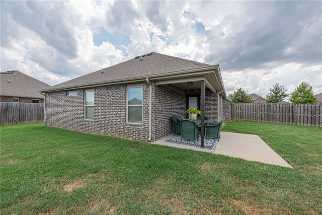 4456 W Wales Drive, Fayetteville, AR 72704