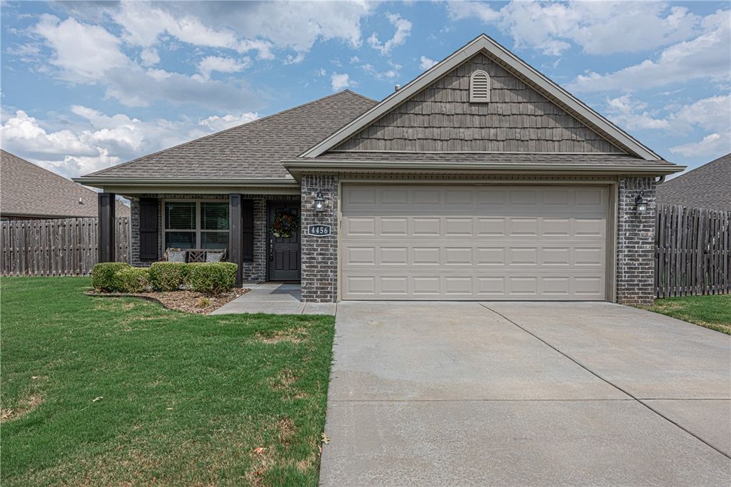 4456 W Wales Drive, Fayetteville, AR 72704