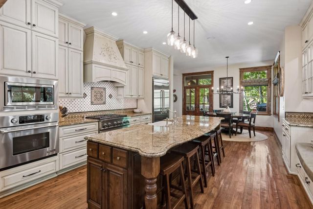 20650 Parkview Lane, Excelsior, MN 55331