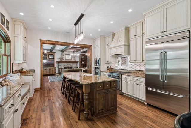 20650 Parkview Lane, Excelsior, MN 55331