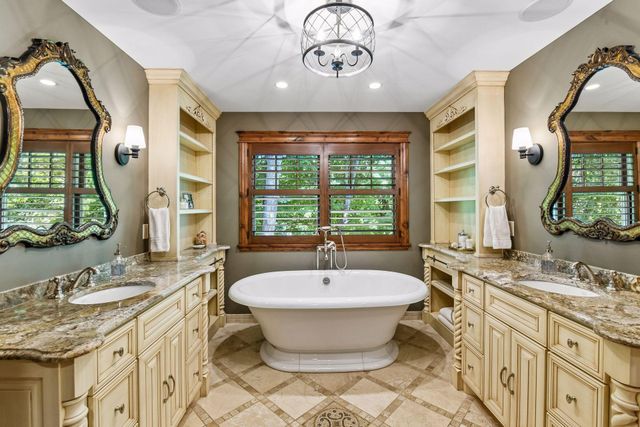 20650 Parkview Lane, Excelsior, MN 55331