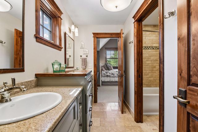 20650 Parkview Lane, Excelsior, MN 55331