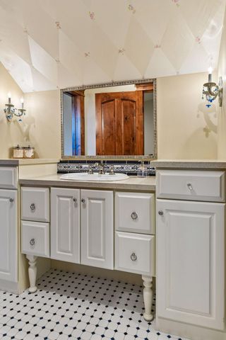 20650 Parkview Lane, Excelsior, MN 55331