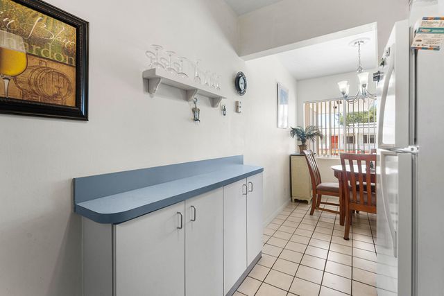 3160 Lake Osborne Drive Bldg 6 unit 206, Lake Worth Beach, FL 33461