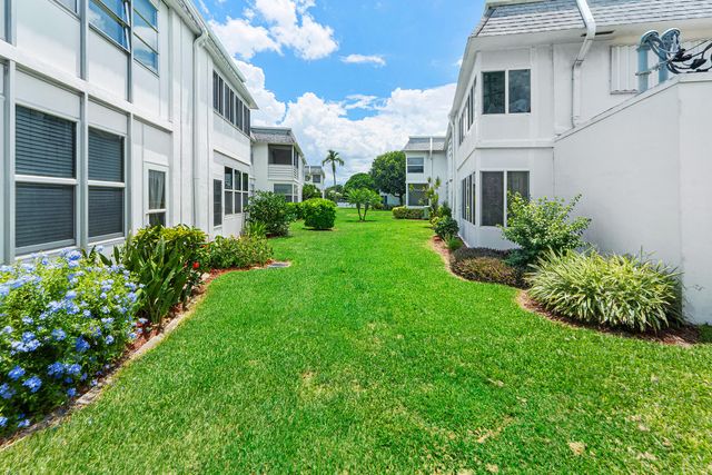 3160 Lake Osborne Drive Bldg 6 unit 206, Lake Worth Beach, FL 33461