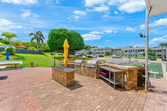 3160 Lake Osborne Drive Bldg 6 unit 206, Lake Worth Beach, FL 33461