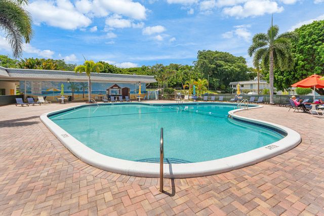 3160 Lake Osborne Drive Bldg 6 unit 206, Lake Worth Beach, FL 33461