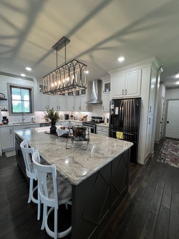 351 Michael Cir, Lafayette, TN 37083