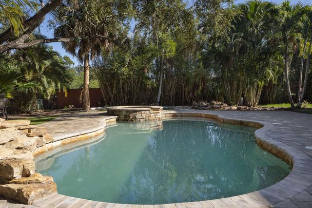 318 RAFAEL BOULEVARD NE, St Petersburg, FL 33704