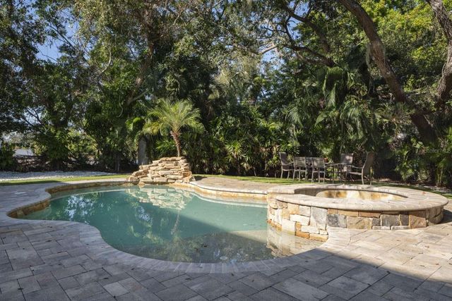 318 RAFAEL BOULEVARD NE, St Petersburg, FL 33704