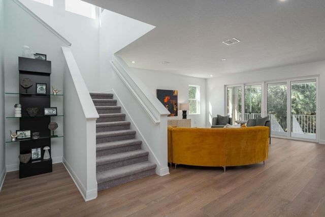 318 RAFAEL BOULEVARD NE, St Petersburg, FL 33704