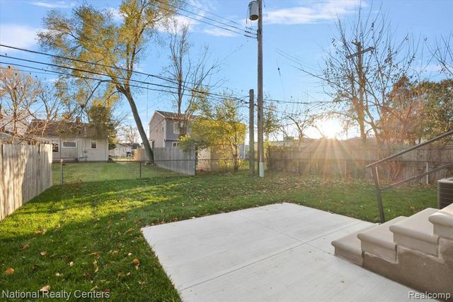 1032 E Breckenridge Street, Ferndale, MI 48220