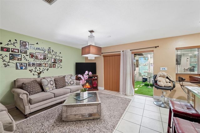 8271 NW 68th Ter, Tamarac, FL 33321