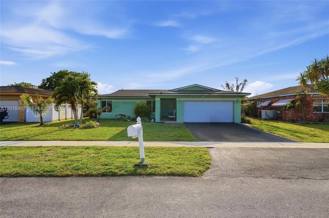 8271 NW 68th Ter, Tamarac, FL 33321