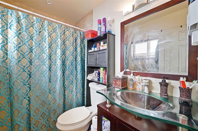 8271 NW 68th Ter, Tamarac, FL 33321