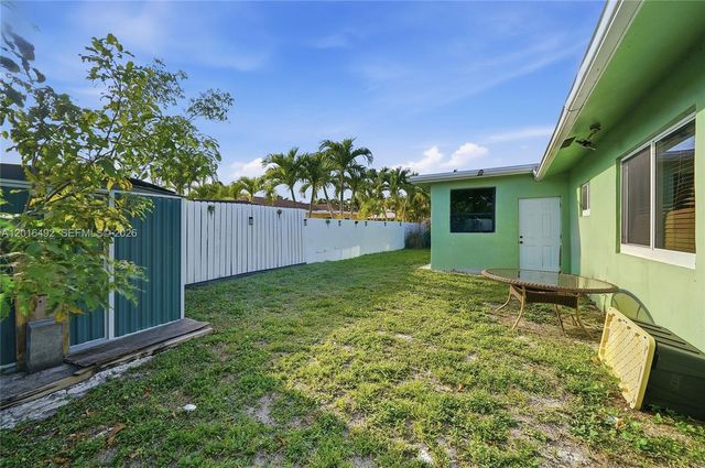 8271 NW 68th Ter, Tamarac, FL 33321