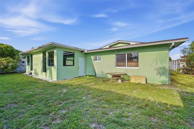 8271 NW 68th Ter, Tamarac, FL 33321