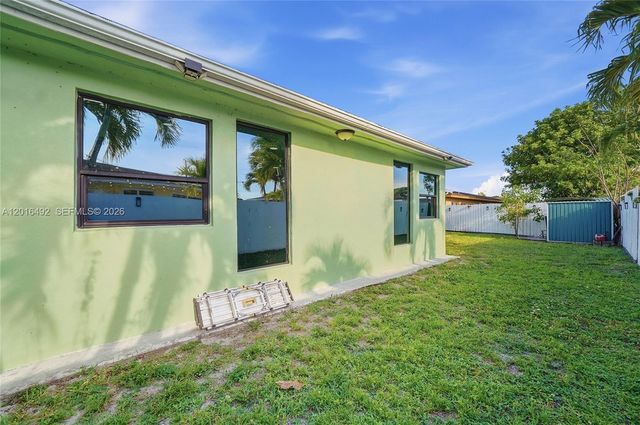8271 NW 68th Ter, Tamarac, FL 33321