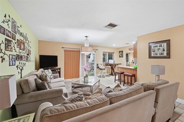 8271 NW 68th Ter, Tamarac, FL 33321