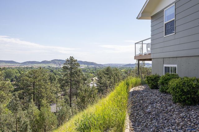5109 PINEDALE HEIGHTS DR, Rapid City, SD 57702