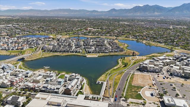 11253 S HOLLY SPRINGS DR, South Jordan, UT 84009