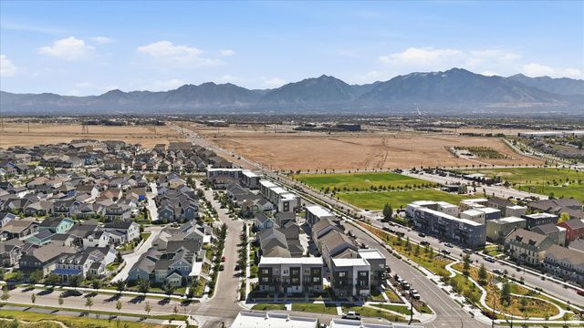 11253 S HOLLY SPRINGS DR, South Jordan, UT 84009