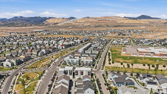 11253 S HOLLY SPRINGS DR, South Jordan, UT 84009