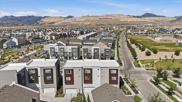11253 S HOLLY SPRINGS DR, South Jordan, UT 84009