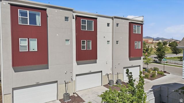 11253 S HOLLY SPRINGS DR, South Jordan, UT 84009