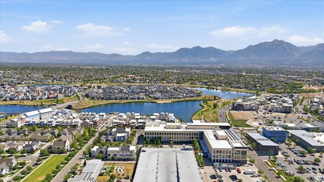 11253 S HOLLY SPRINGS DR, South Jordan, UT 84009