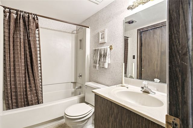 2006-2007 Kinvara Dr, Ross Twp, PA 15237