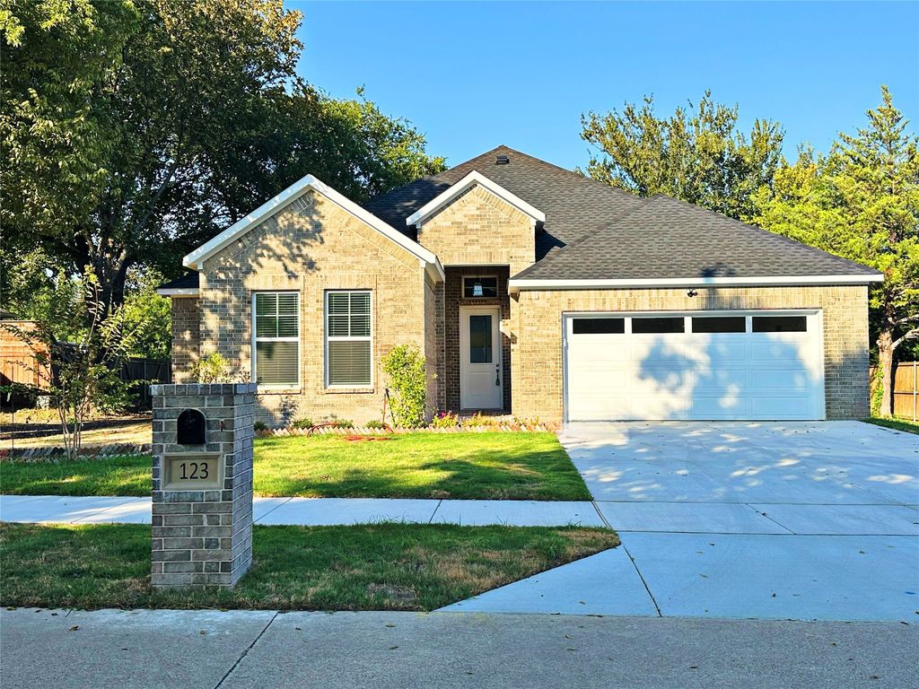 123 Bradshaw, Waxahachie, TX 75165