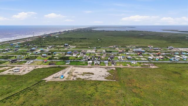 1112 Paisley Street, Gilchrist, TX 77617