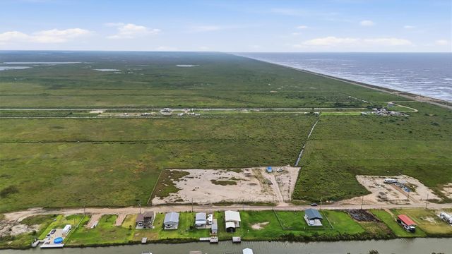 1112 Paisley Street, Gilchrist, TX 77617