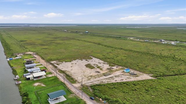 1112 Paisley Street, Gilchrist, TX 77617