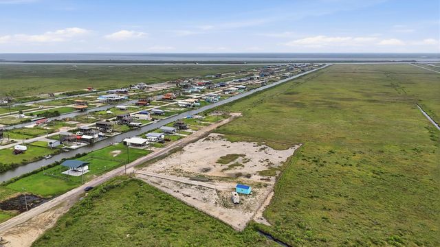 1112 Paisley Street, Gilchrist, TX 77617