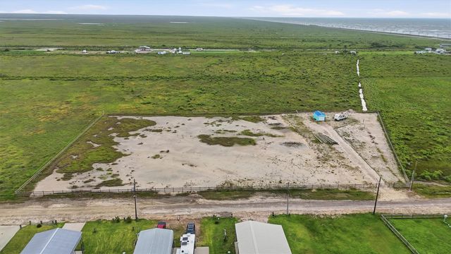1112 Paisley Street, Gilchrist, TX 77617