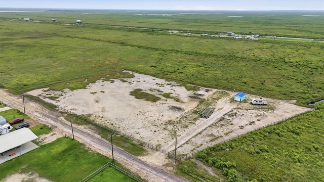 1112 Paisley Street, Gilchrist, TX 77617
