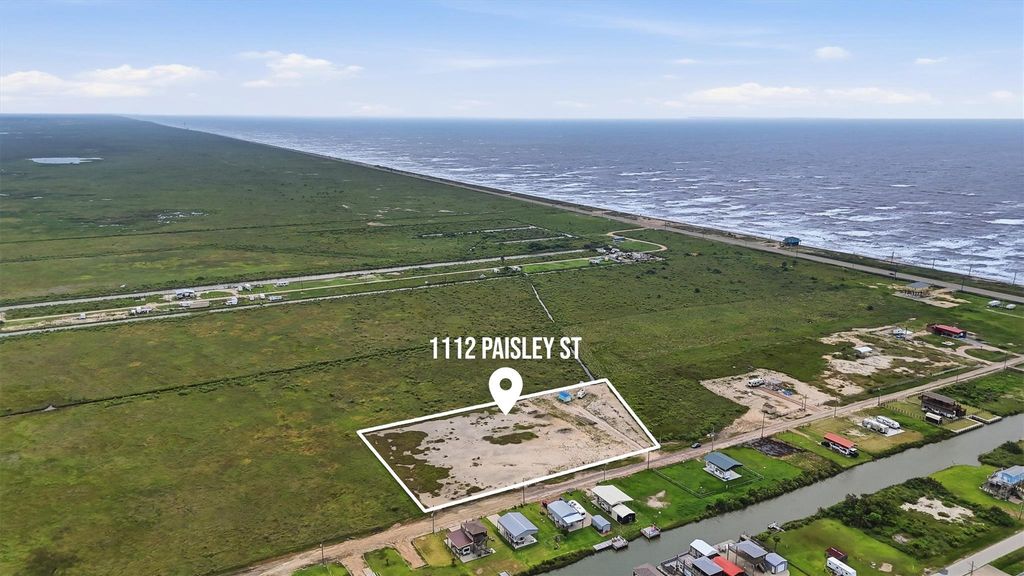1112 Paisley Street, Gilchrist, TX 77617