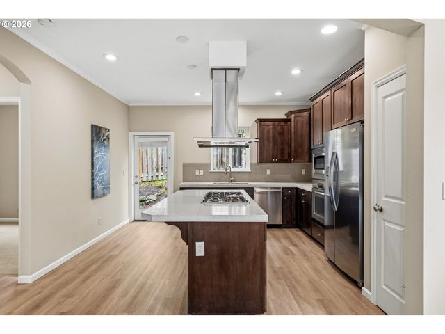 9445 Nw HARVEST HILL Dr, Portland, OR 97229