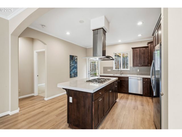 9445 Nw HARVEST HILL Dr, Portland, OR 97229